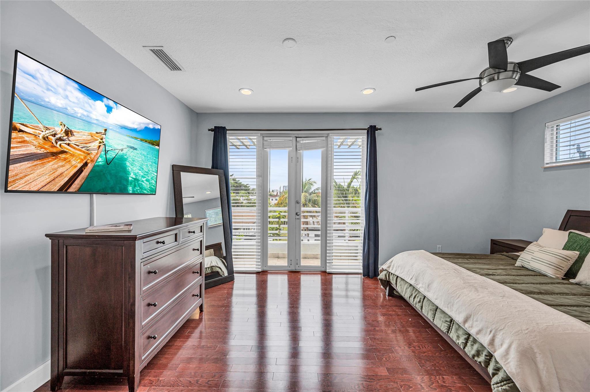 832 N Victoria Park Road 832