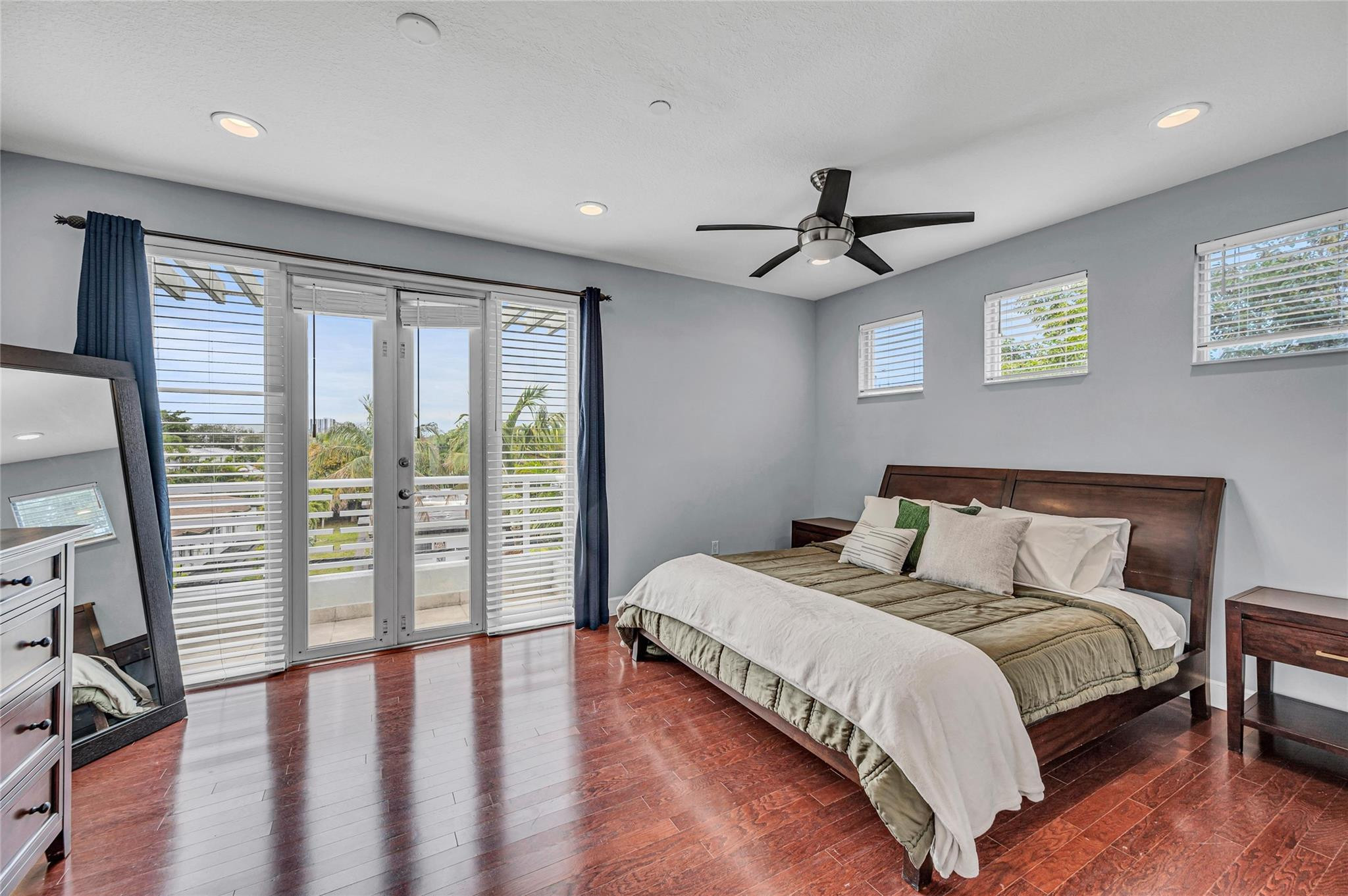 832 N Victoria Park Road 832