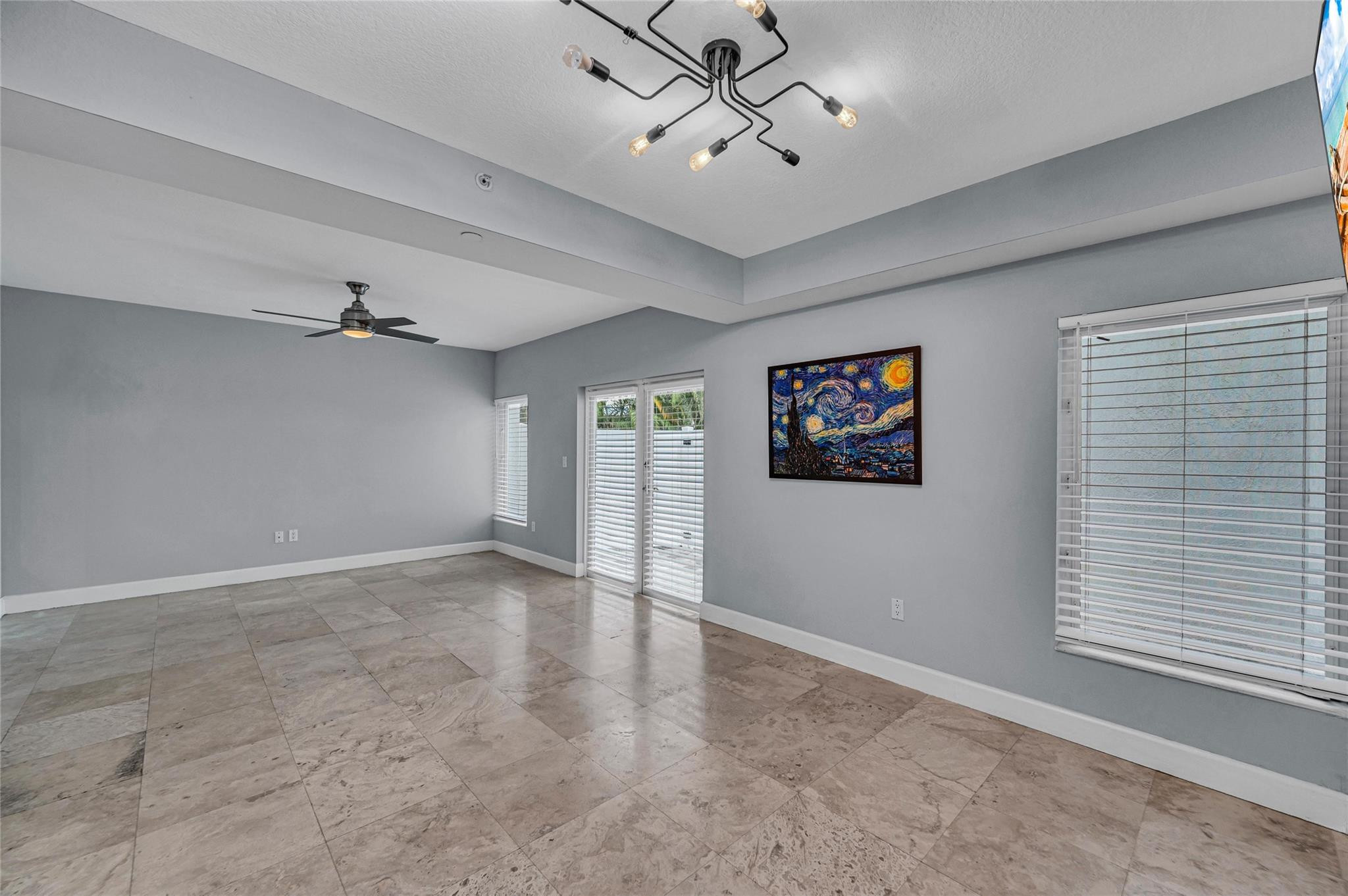 832 N Victoria Park Road 832