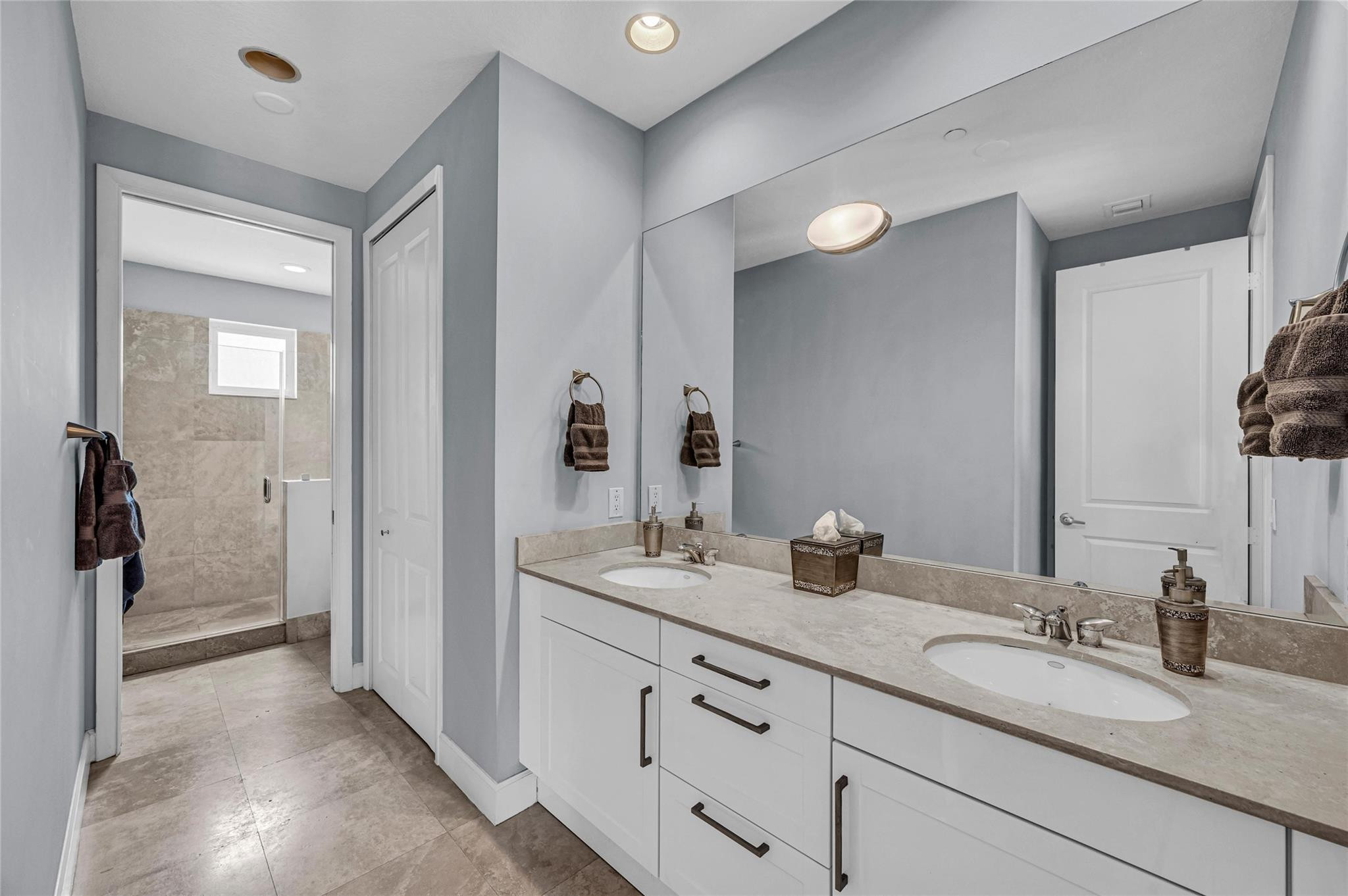 832 N Victoria Park Road 832