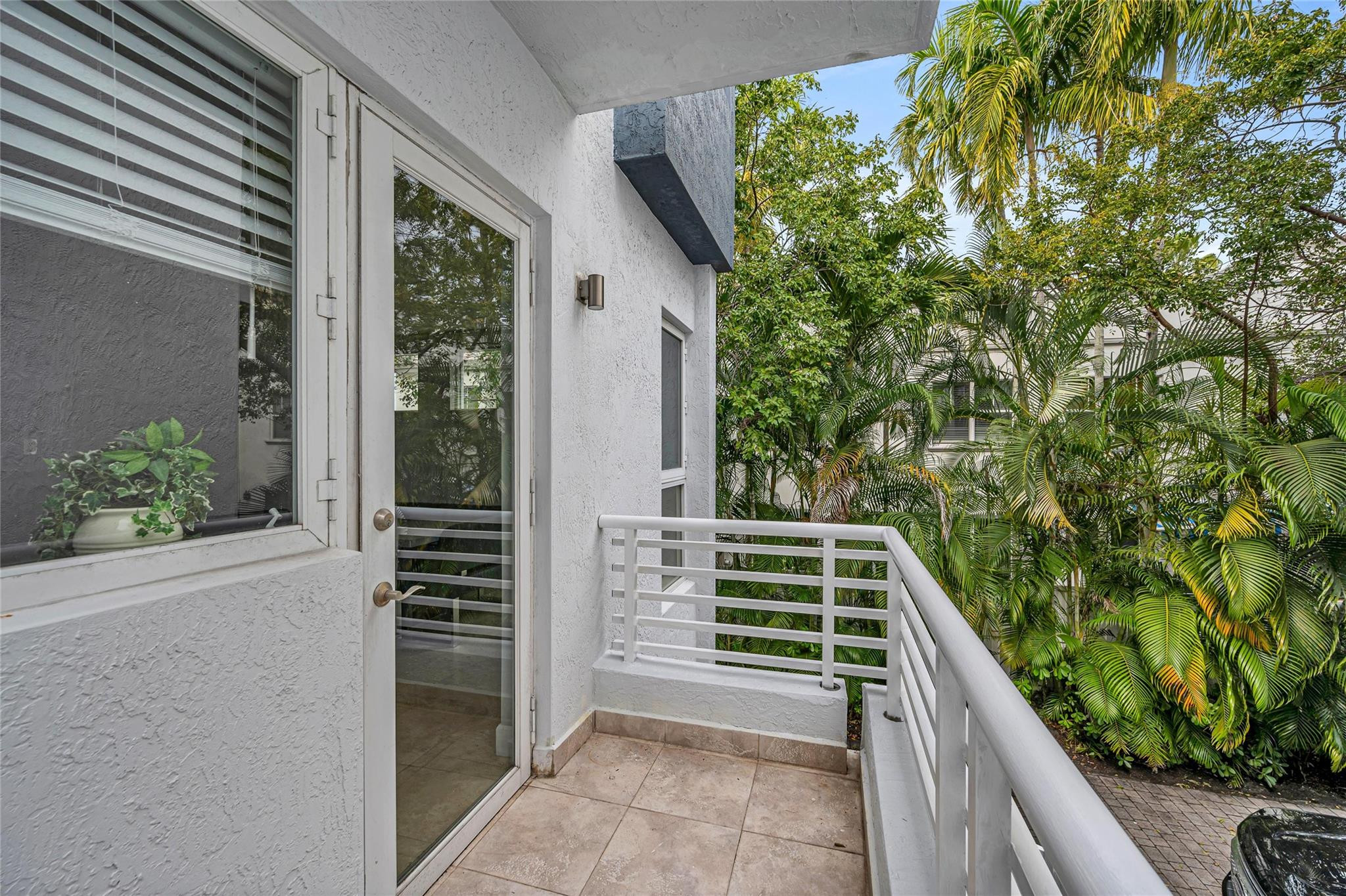 832 N Victoria Park Road 832