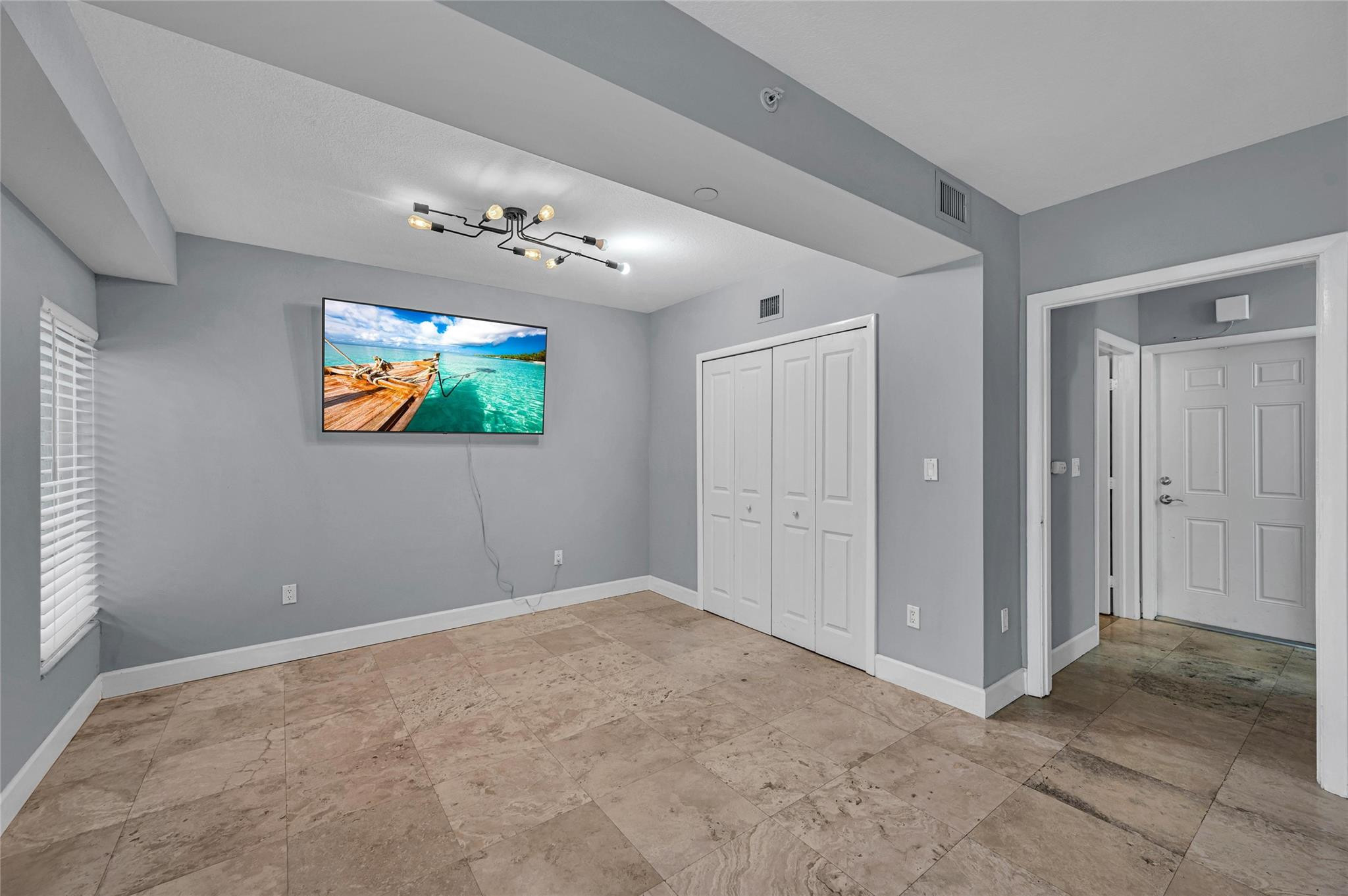 832 N Victoria Park Road 832