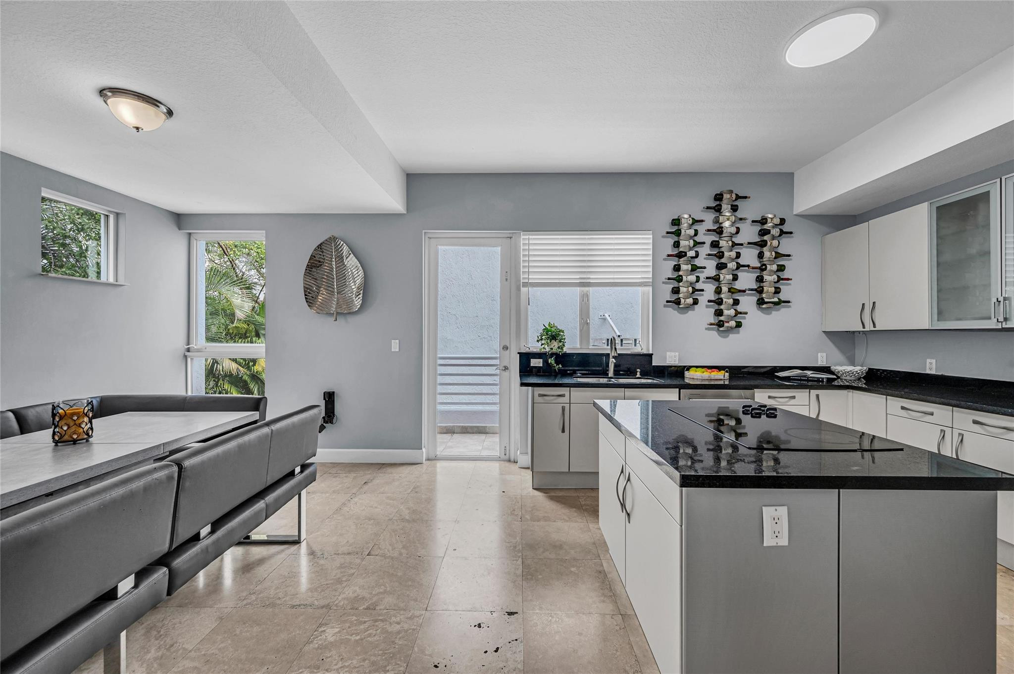 832 N Victoria Park Road 832