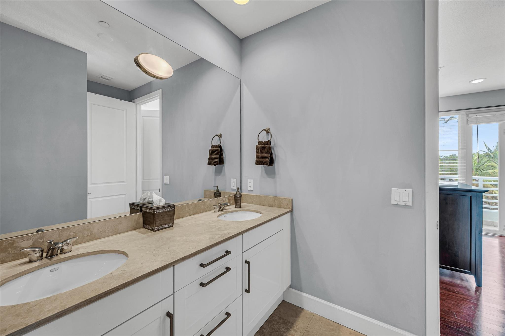 832 N Victoria Park Road 832