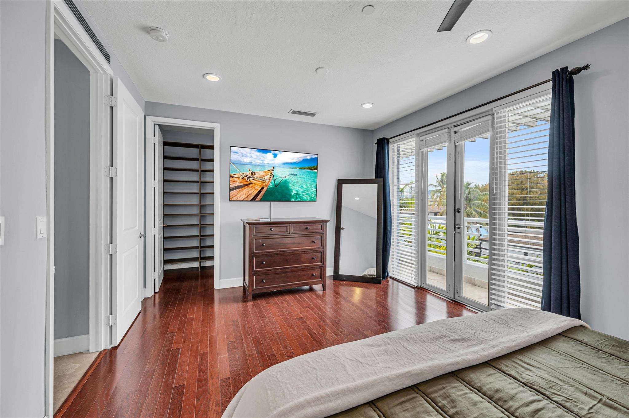 832 N Victoria Park Road 832