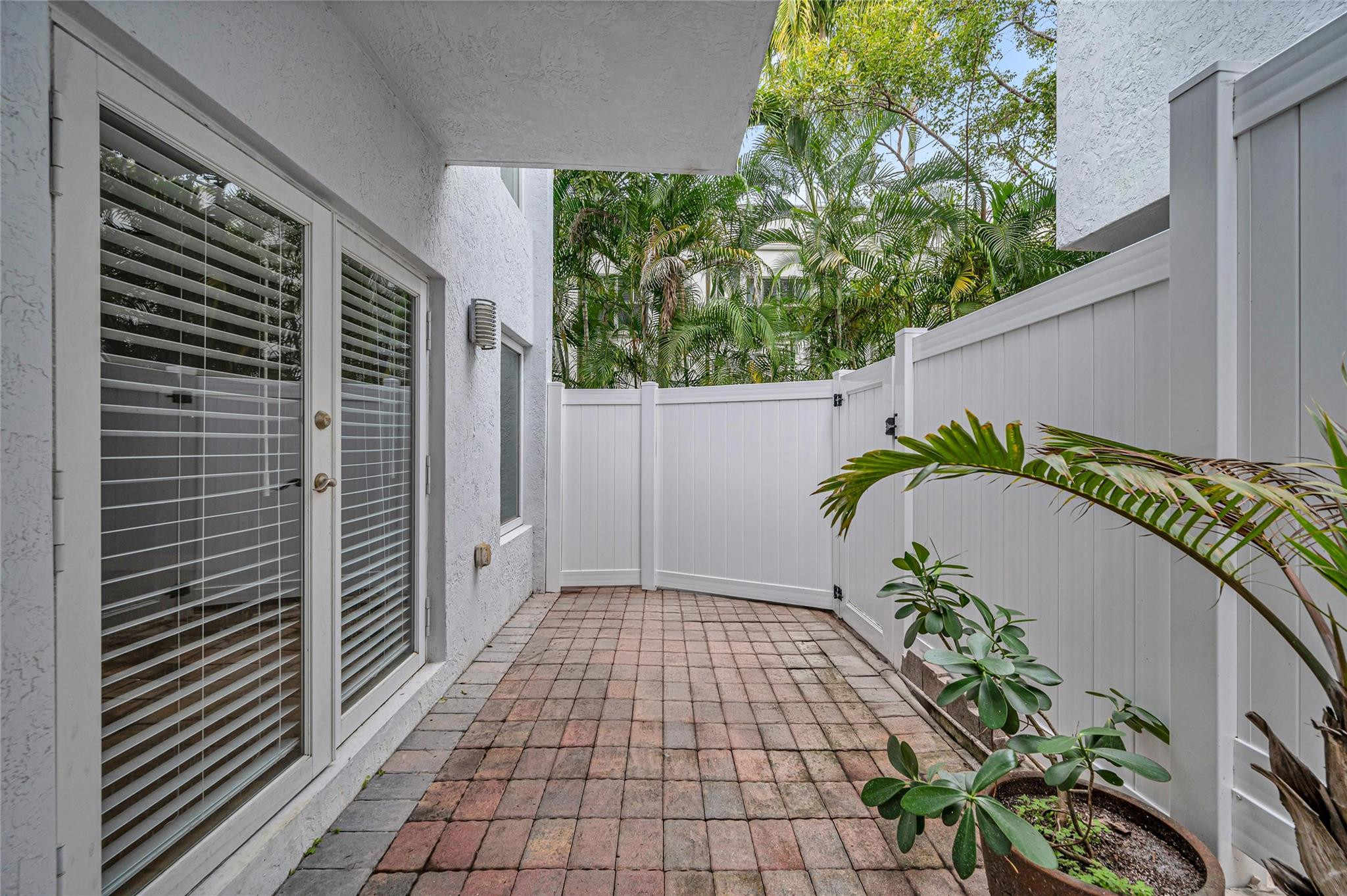 832 N Victoria Park Road 832