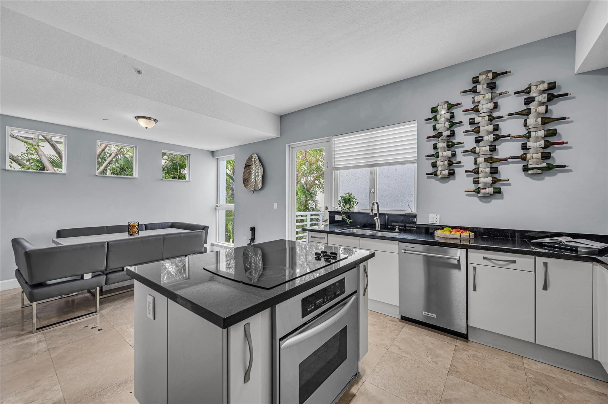 832 N Victoria Park Road 832