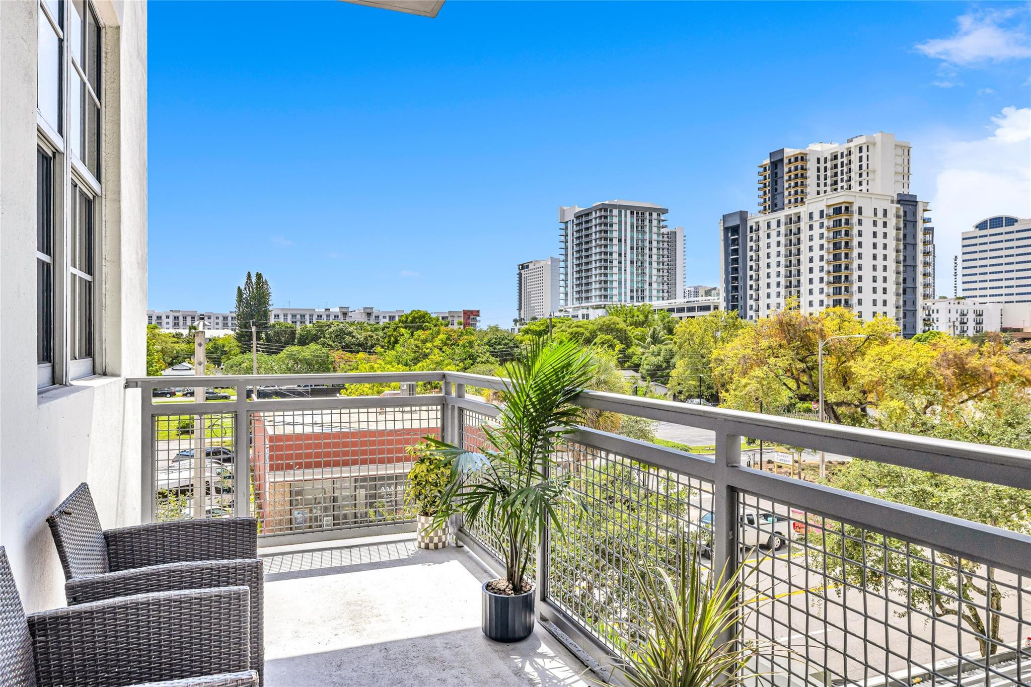 435 N Andrews Avenue 301