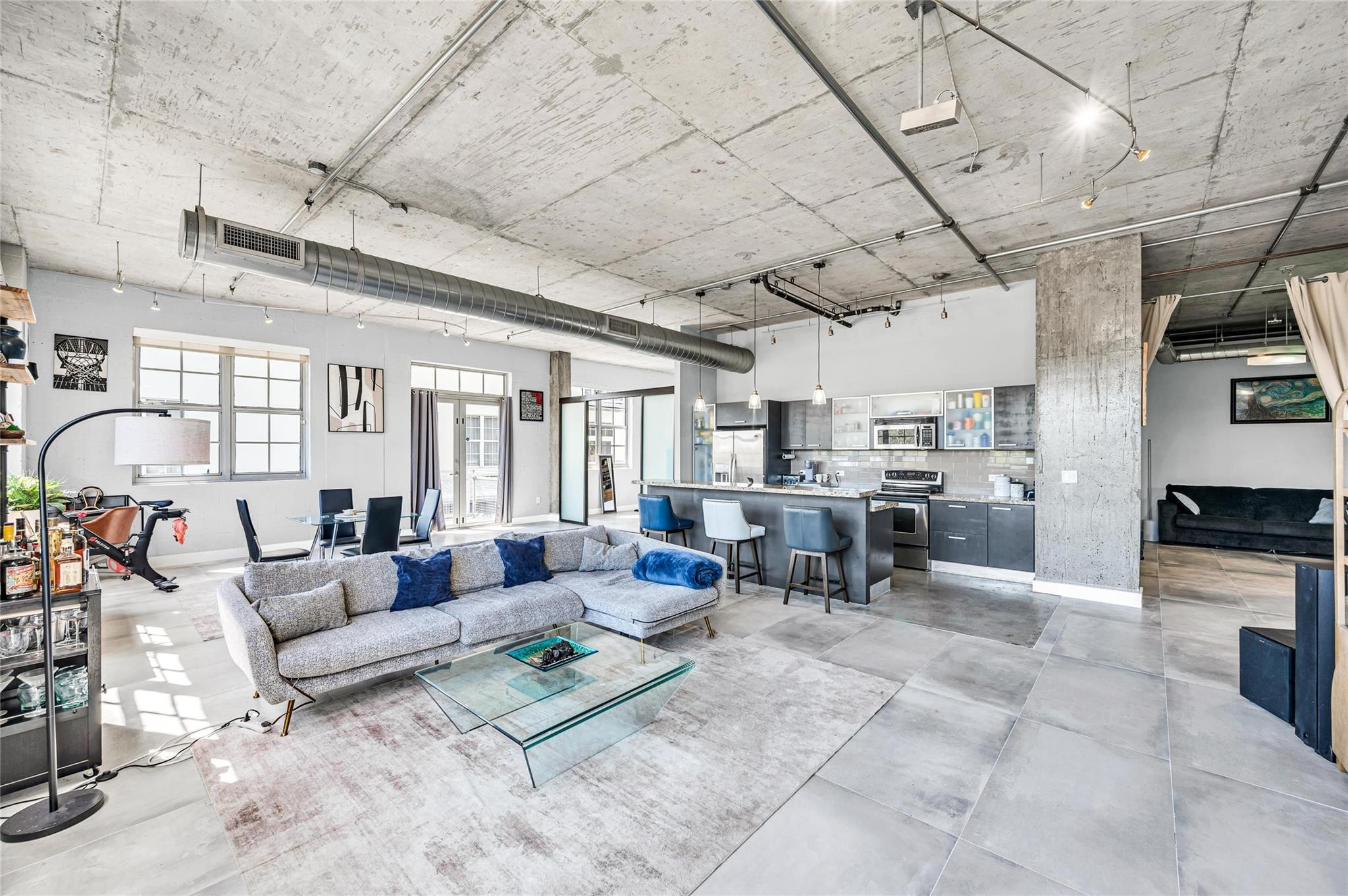 435 N Andrews Avenue 301