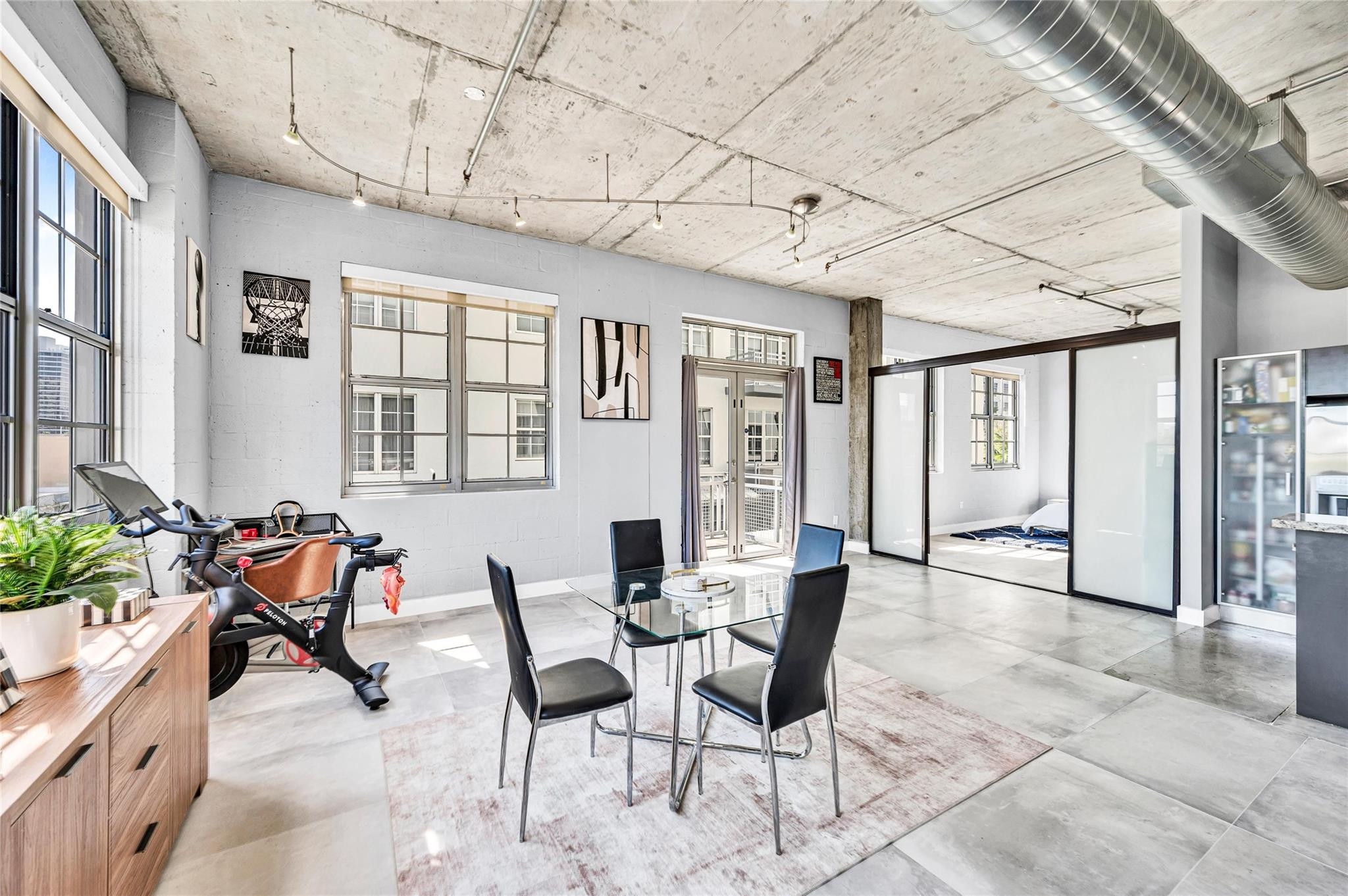 435 N Andrews Avenue 301