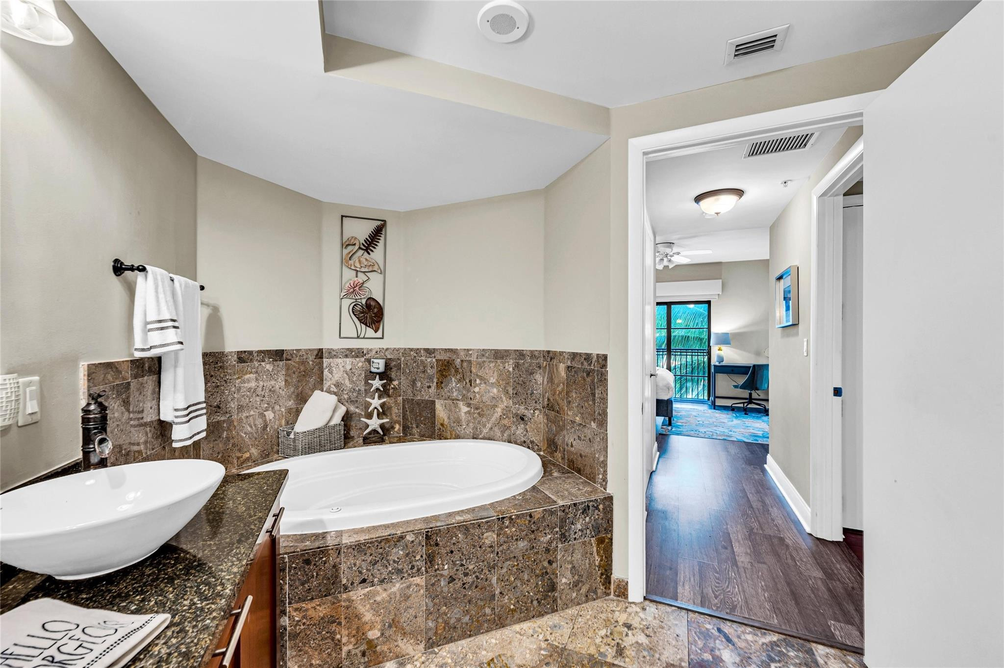 2509 N Ocean Boulevard 576