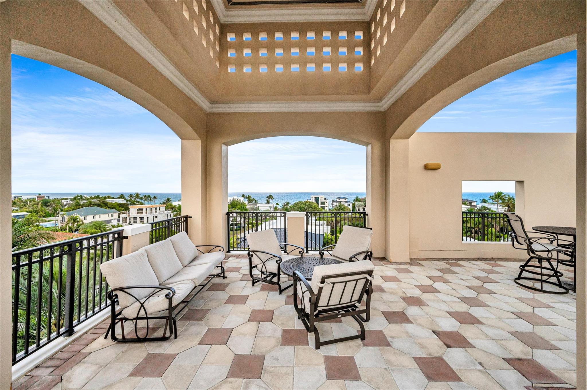 2509 N Ocean Boulevard 576