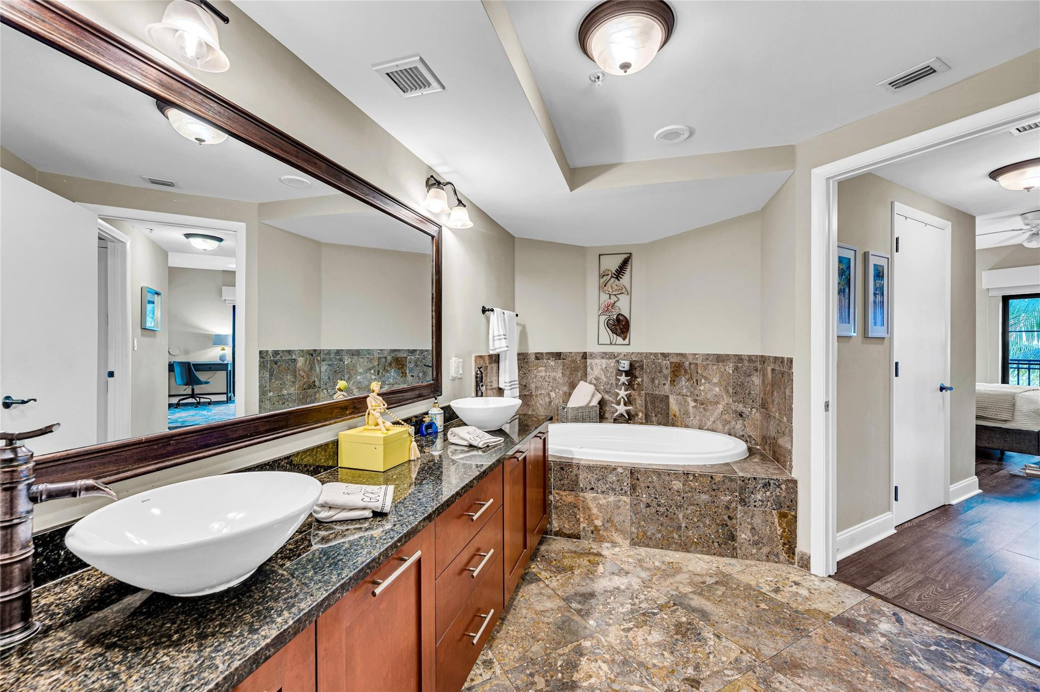 2509 N Ocean Boulevard 576