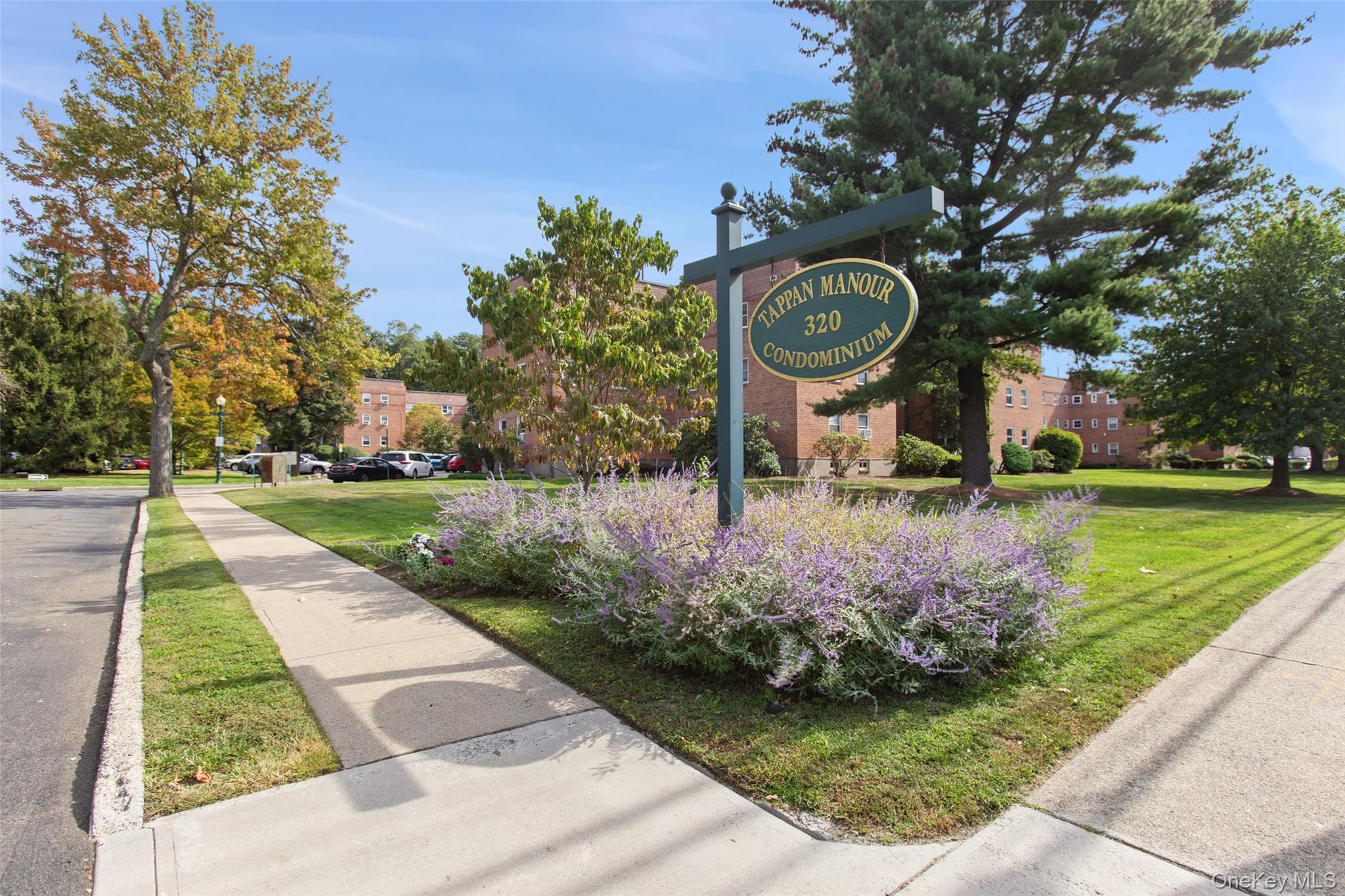 320 S Broadway Unit: R12