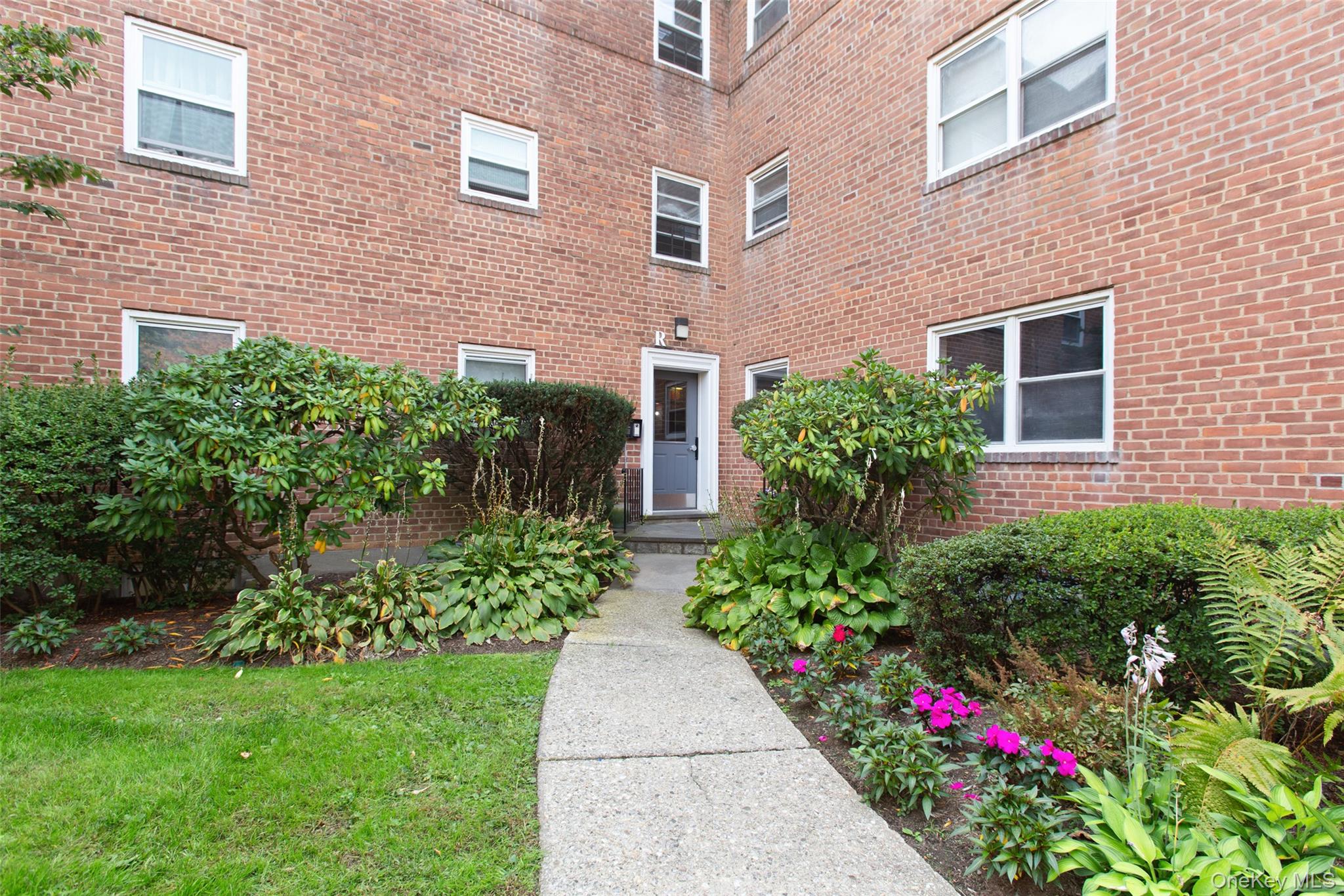 320 S Broadway Unit: R12