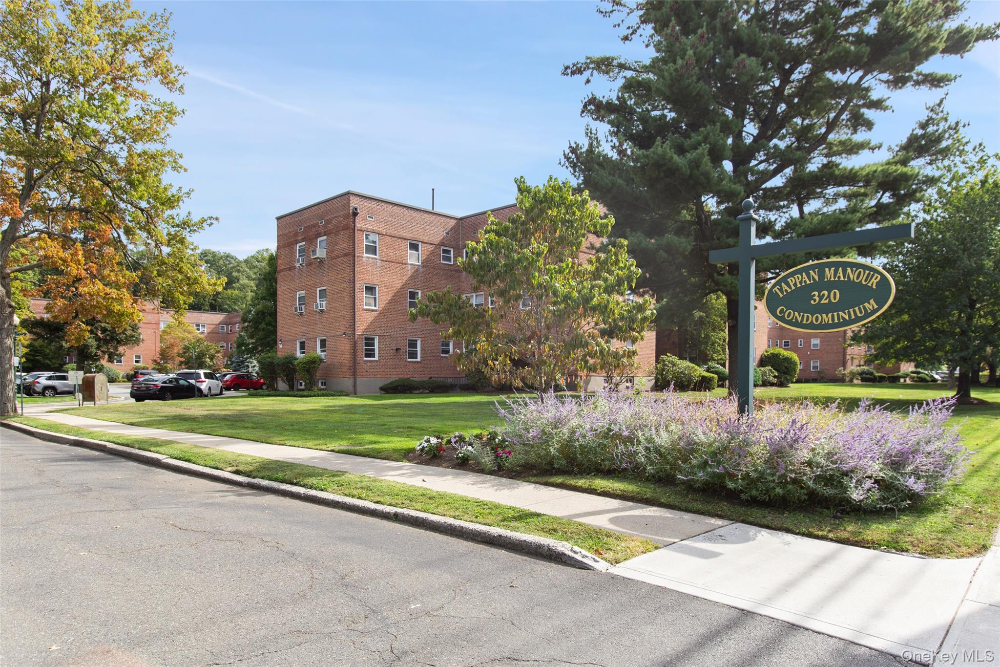 320 S Broadway Unit: R12