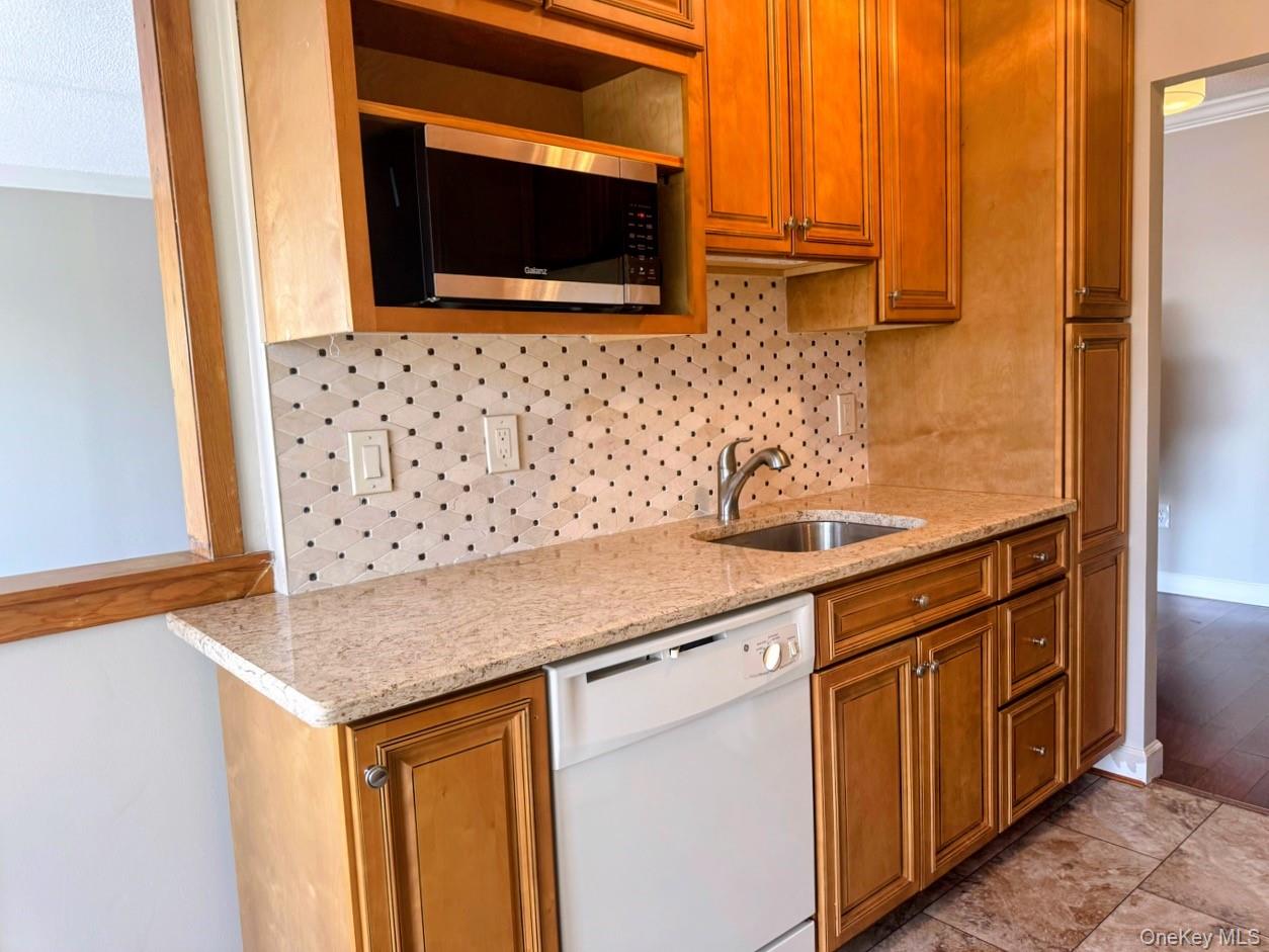 128 Colonial Parkway Unit: 3B