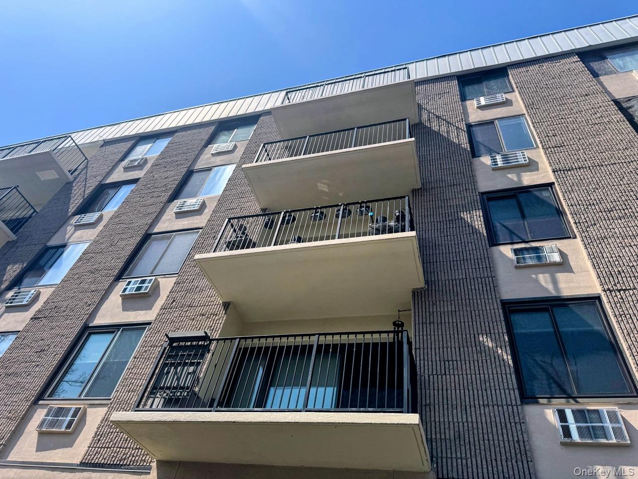 128 Colonial Parkway Unit: 3B