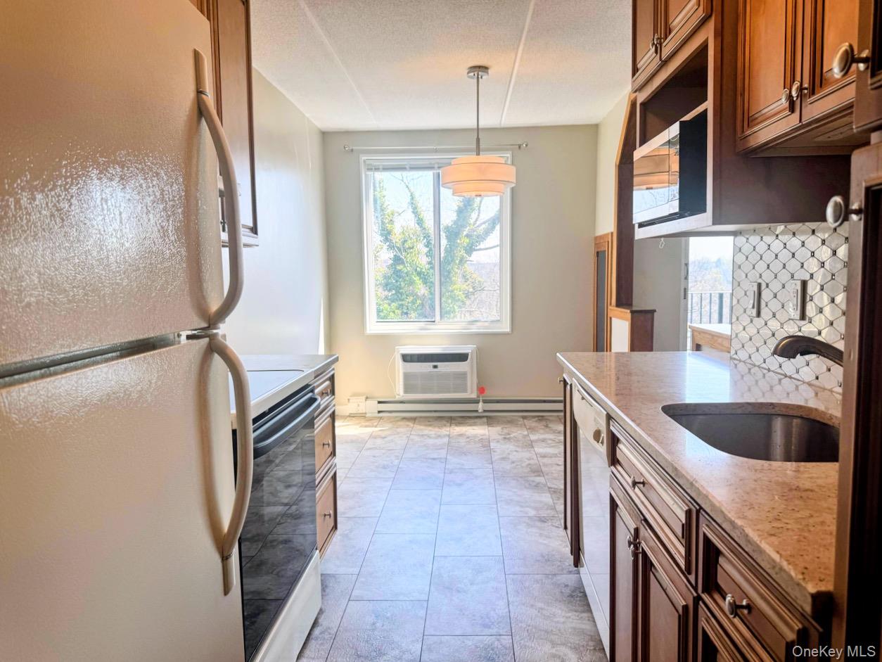 128 Colonial Parkway Unit: 3B