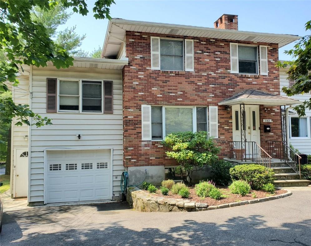 142 E Sunnyside Lane Unit: Side Entry