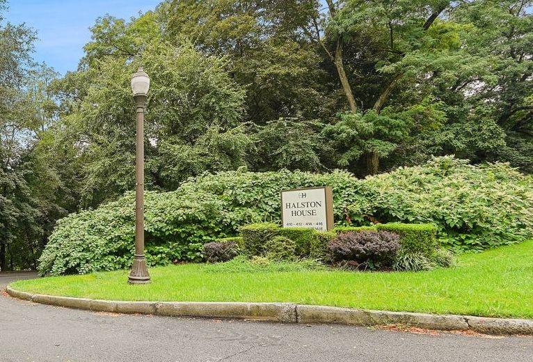 416 Benedict Avenue Unit: 1F