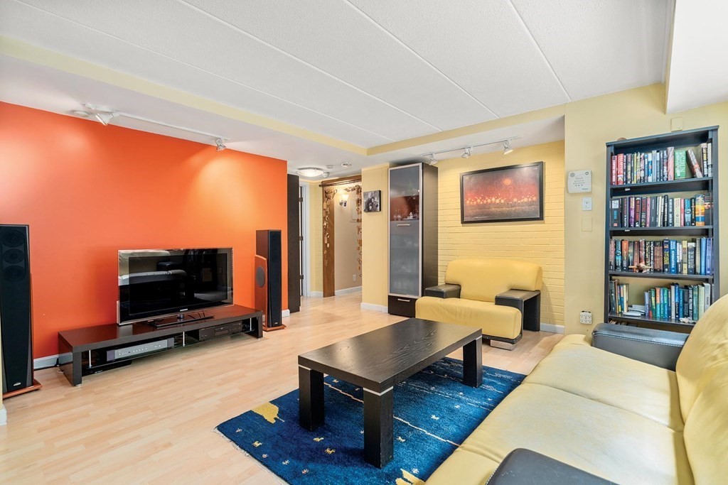 1856 Beacon St Unit: TER