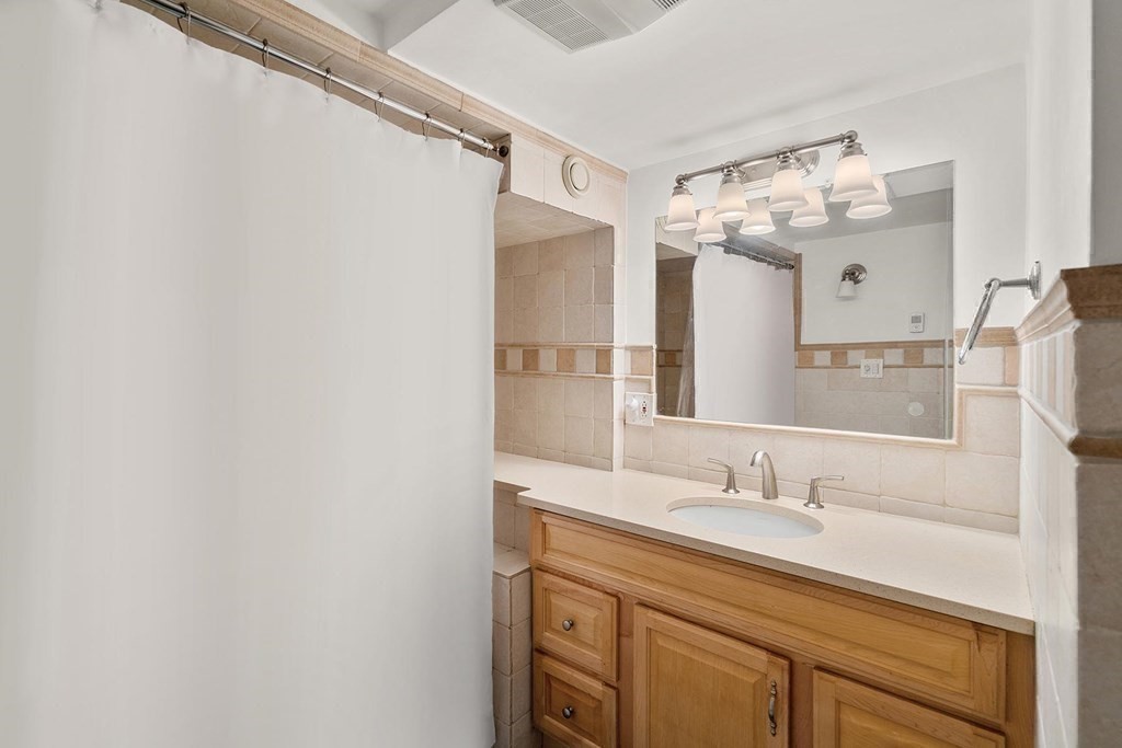 1856 Beacon St Unit: TER