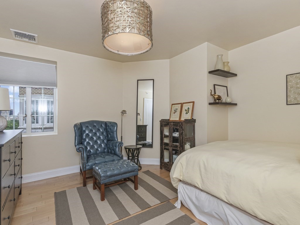 20 Chapel St # C1005