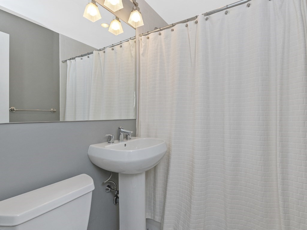 20 Chapel St # C1005