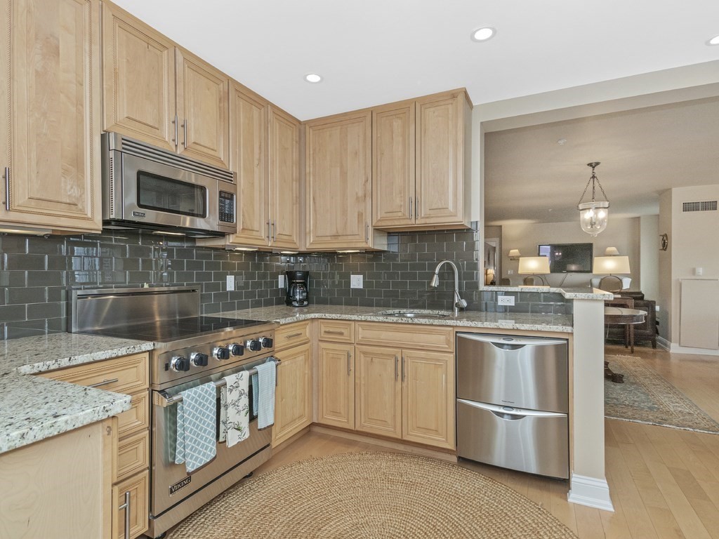 20 Chapel St # C1005