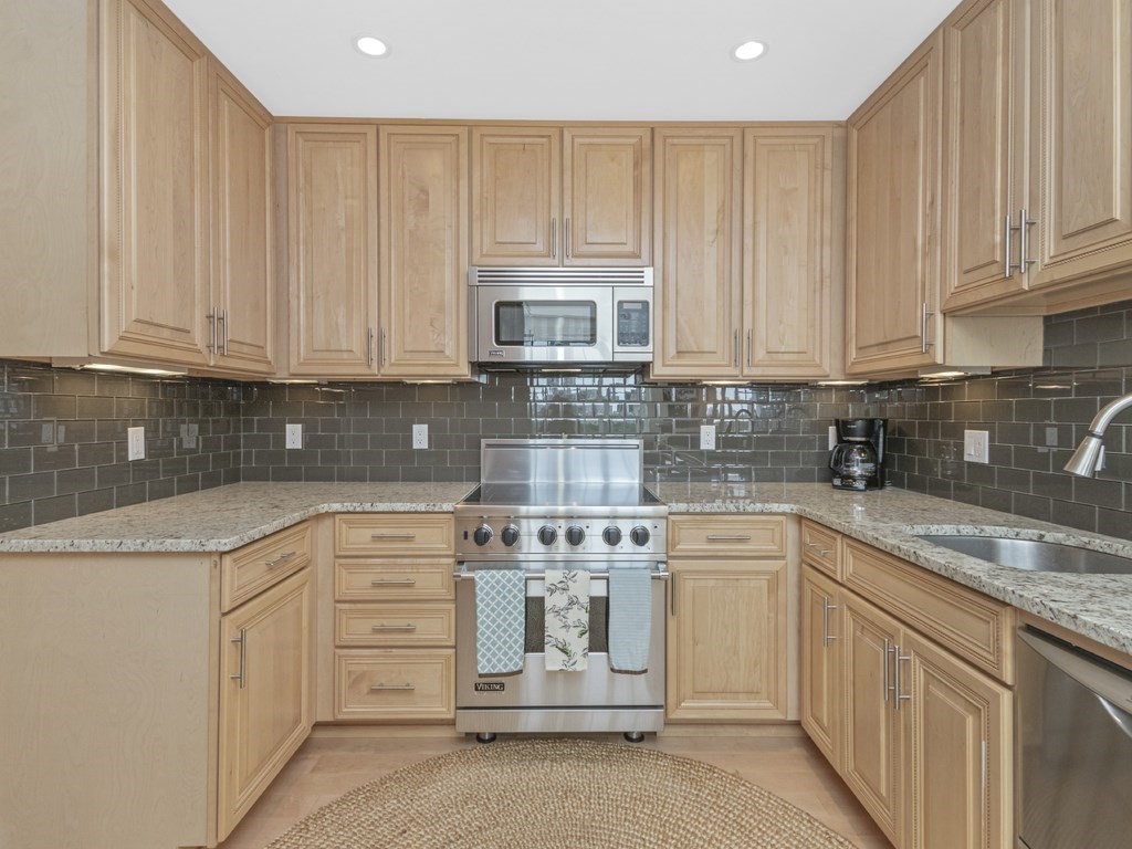 20 Chapel St # C1005