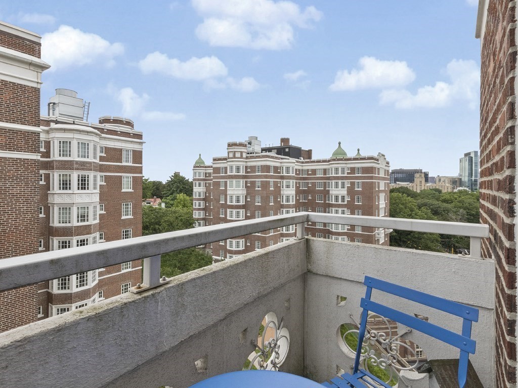 20 Chapel St # C1005