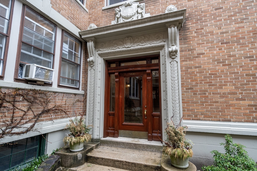 439 Washington St # 5