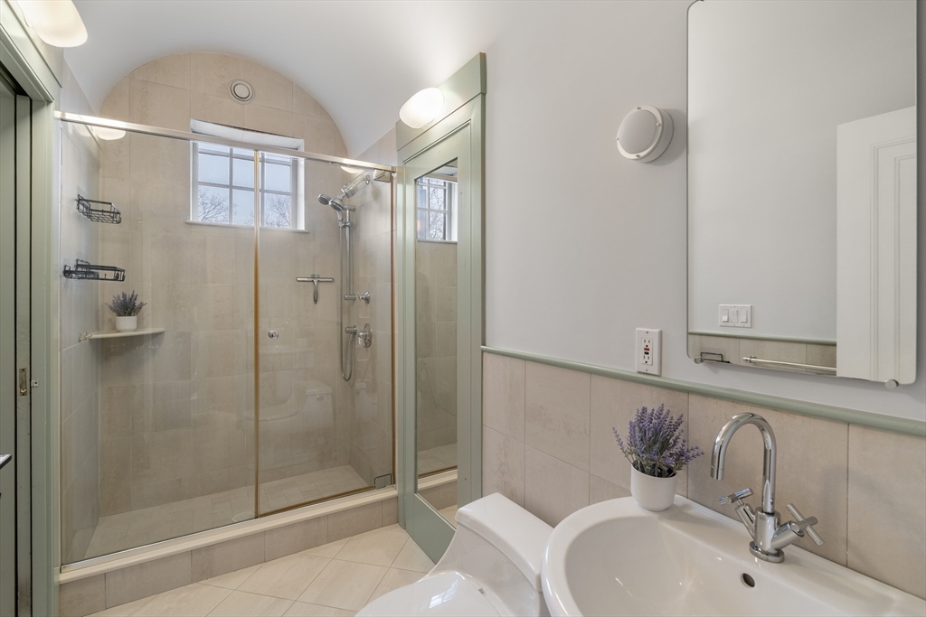 439 Washington St # 5