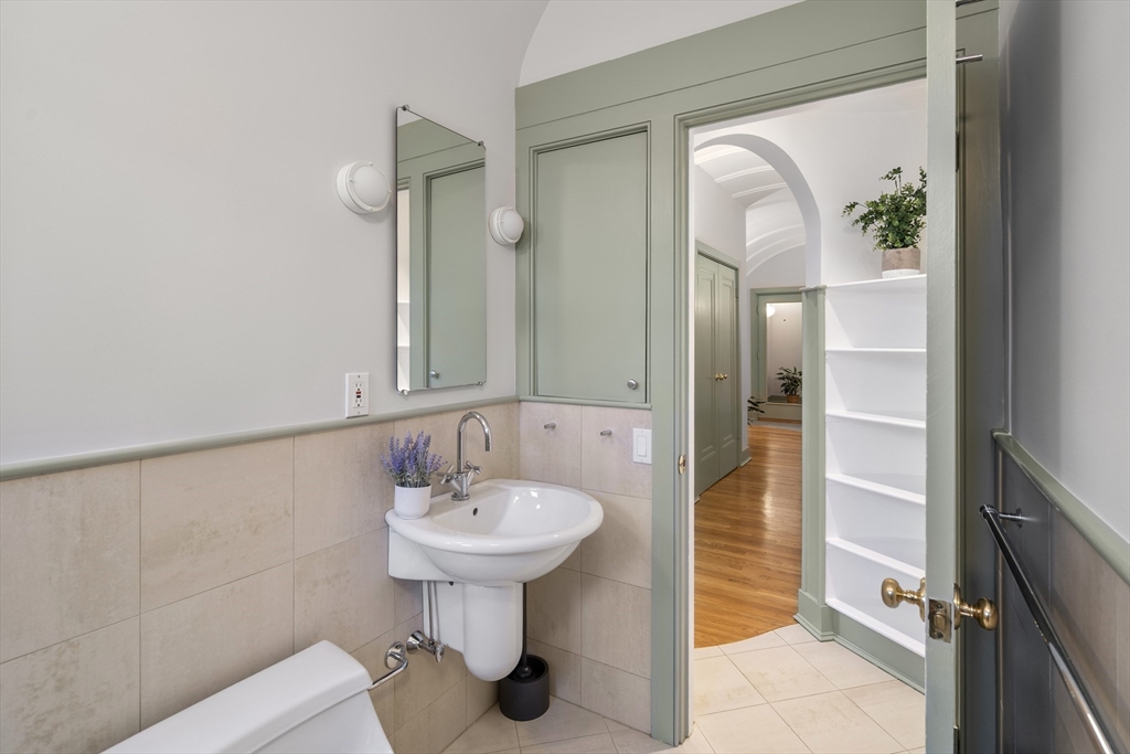 439 Washington St # 5