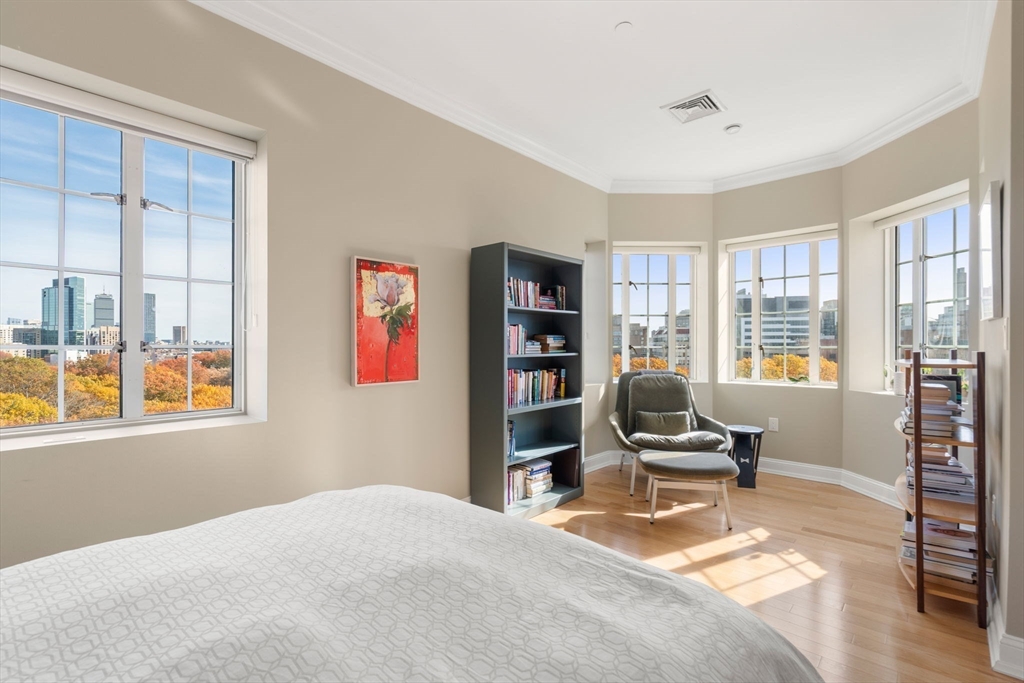 20 Chapel St Unit: APH4