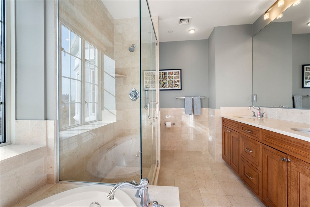 20 Chapel St Unit: APH4