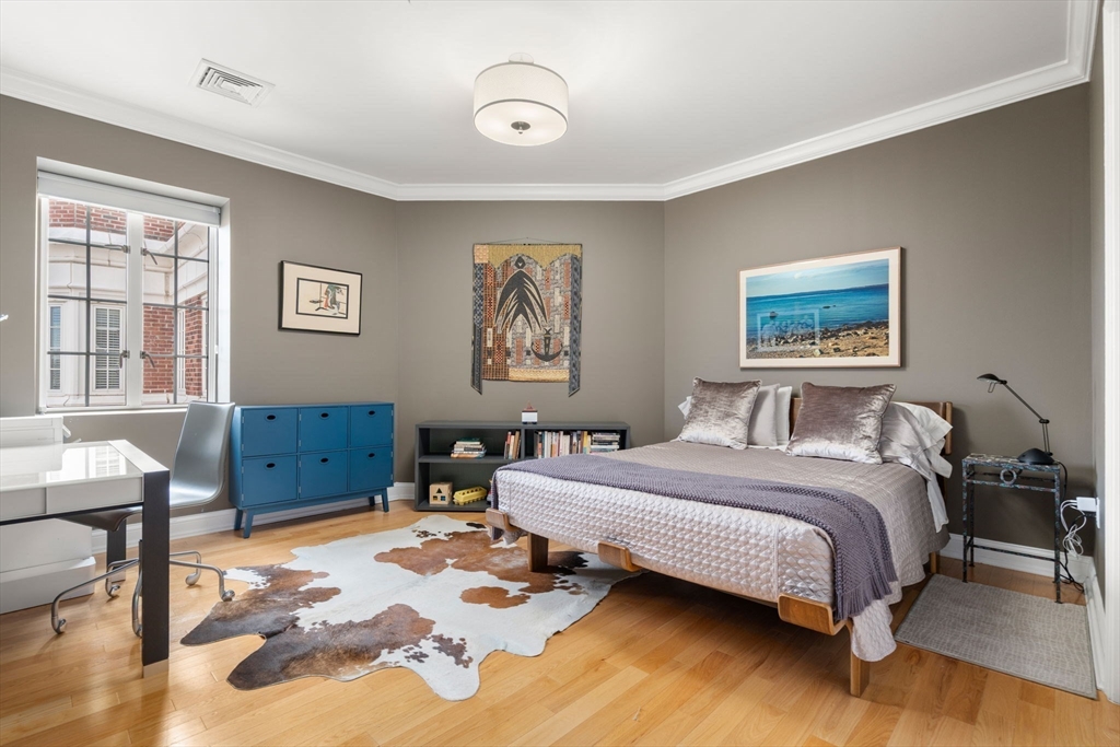 20 Chapel St Unit: APH4