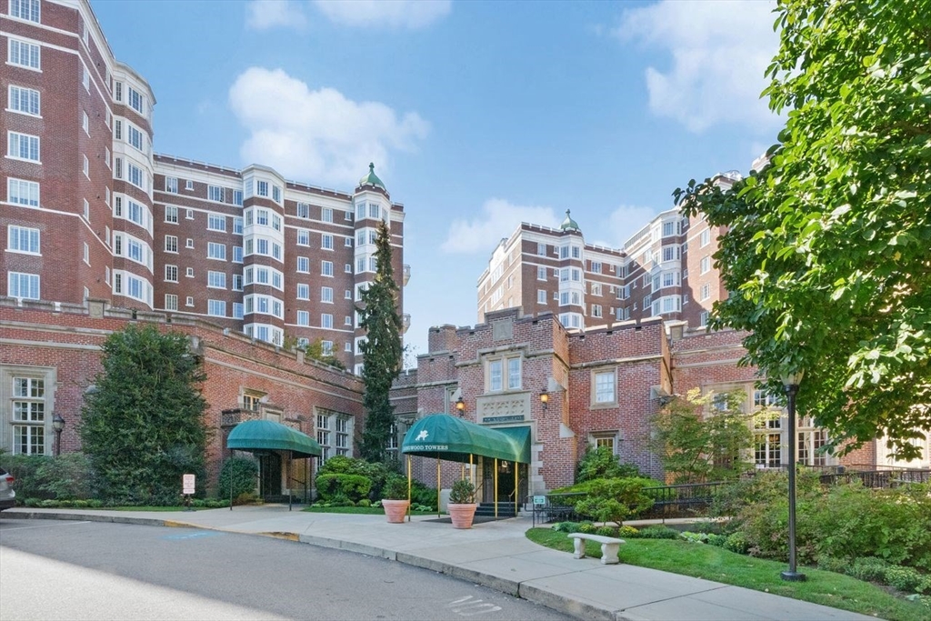 20 Chapel St Unit: APH4