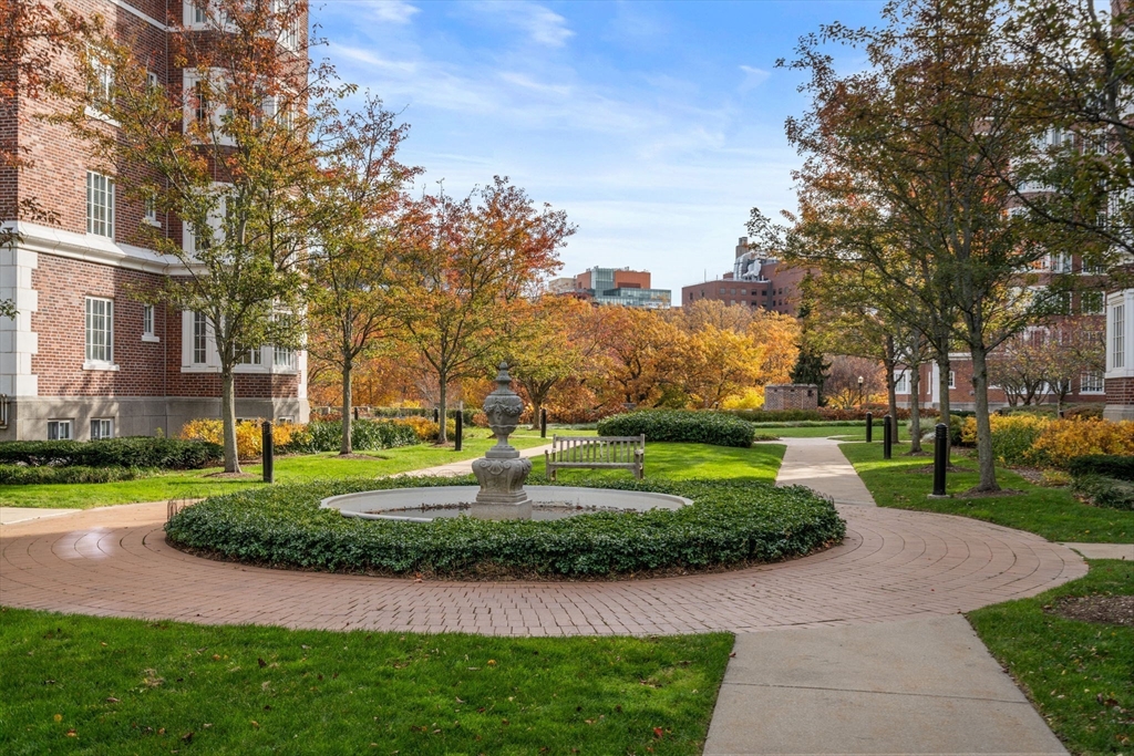 20 Chapel St Unit: APH4