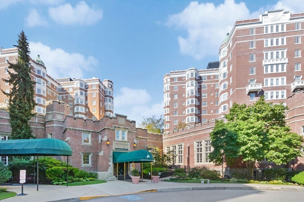 20 Chapel St Unit: APH4