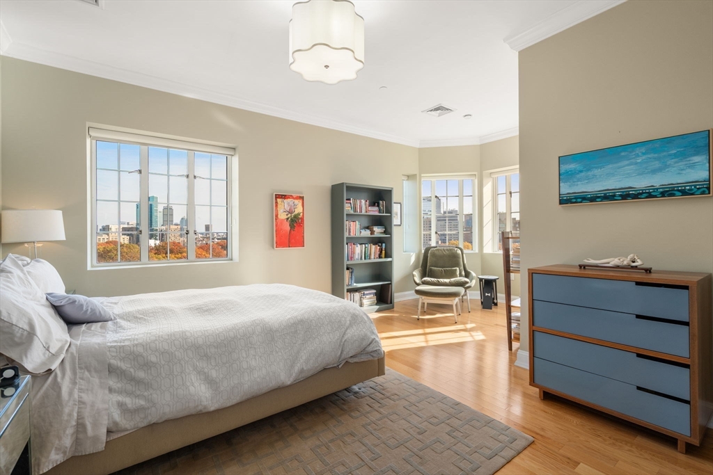 20 Chapel St Unit: APH4
