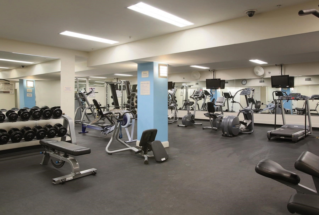 20 Chapel St Unit: APH4