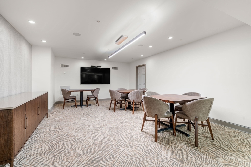 20 Chapel St Unit: APH4