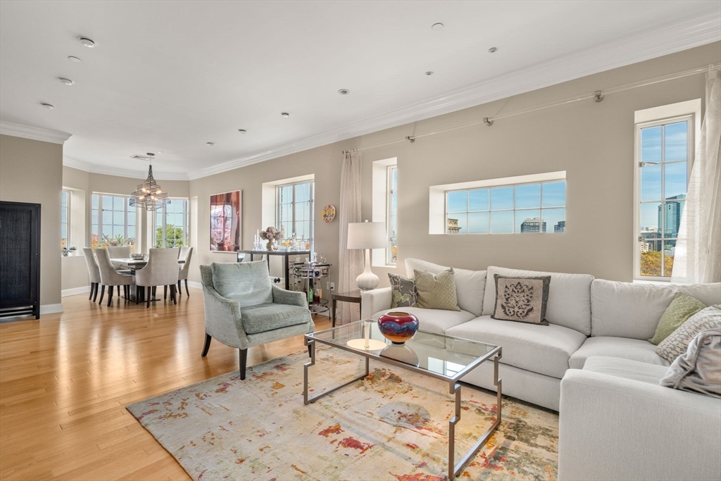 20 Chapel St Unit: APH4