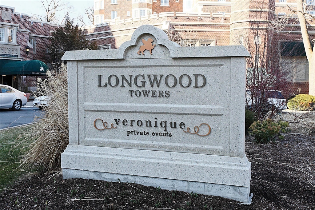 20 Chapel St Unit: APH4