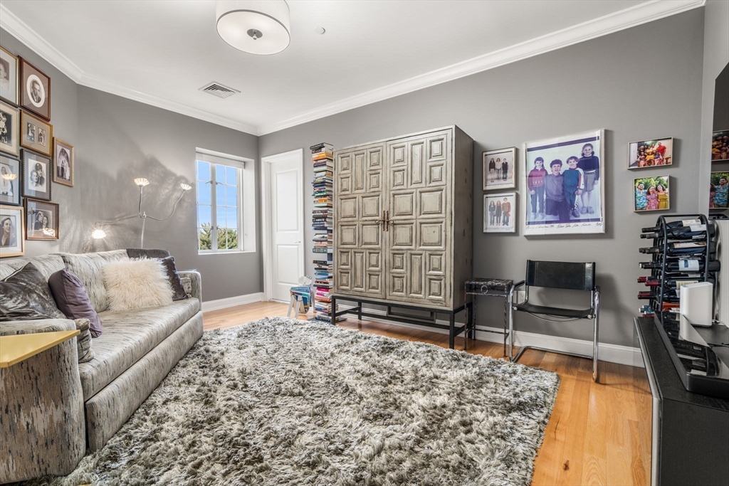 20 Chapel St Unit: APH4