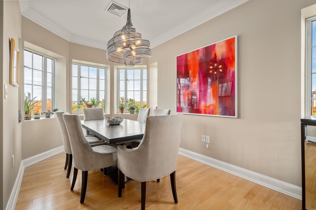 20 Chapel St Unit: APH4