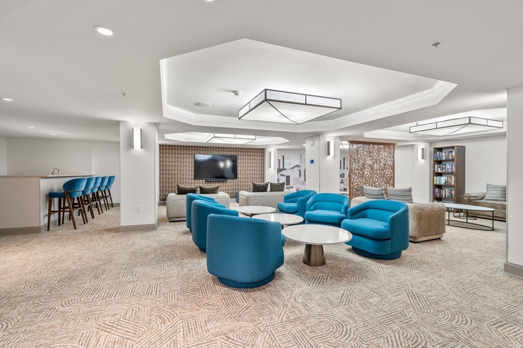 20 Chapel St Unit: APH4