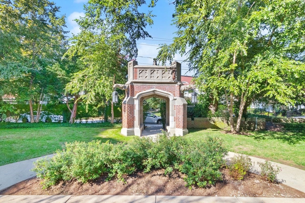 20 Chapel St Unit: APH4